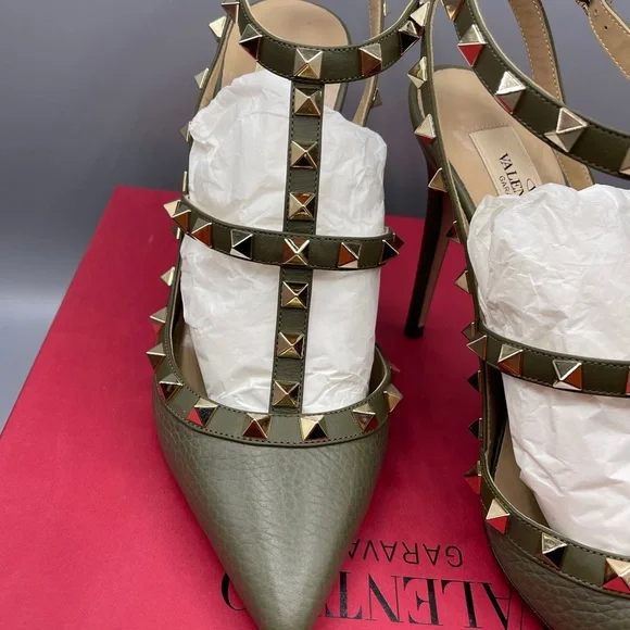 Valentino Garavani Rockstud Heels - Picture 3 of 5